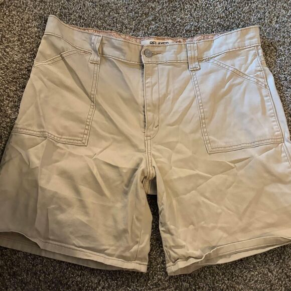 Levis 550 relaxed khaki beige tan shorts size 16 - Picture 1 of 4